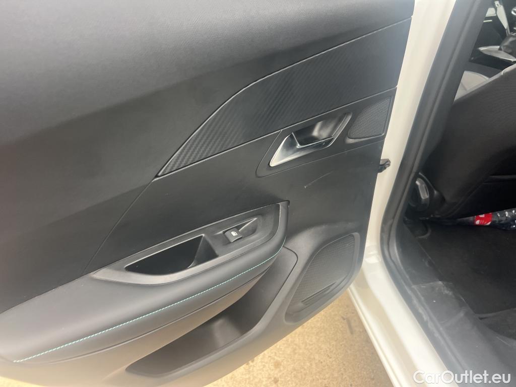  Peugeot  2008 PEUGEOT  / 2019 / 5P / todoterreno Allure BlueHDI 81kW (110CV) #14