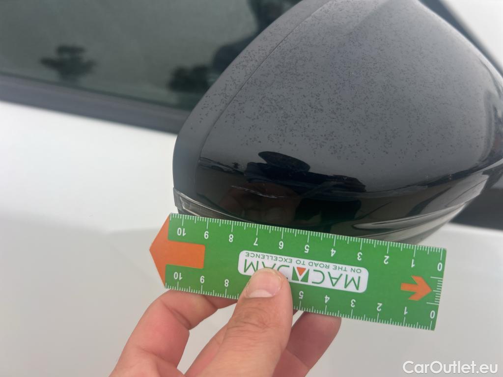  Peugeot  2008 PEUGEOT  / 2019 / 5P / todoterreno Allure BlueHDI 81kW (110CV) #27