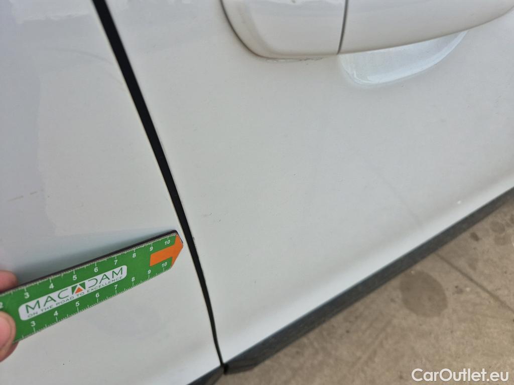  Peugeot  2008 PEUGEOT  / 2019 / 5P / todoterreno Active Pack BlueHDI 81kW (110CV) #29