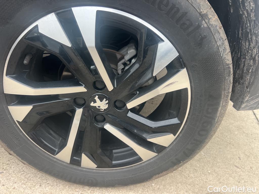  Peugeot  2008 PEUGEOT  / 2019 / 5P / todoterreno Allure BlueHDI 81kW (110CV) #3