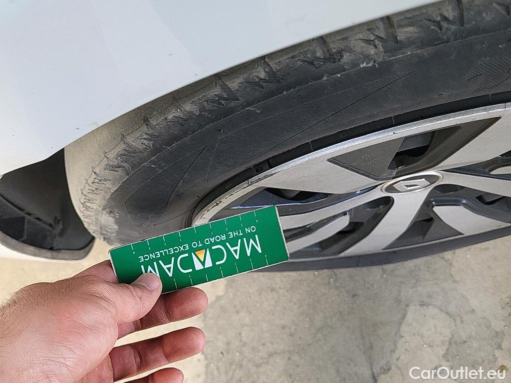  Renault  Clio RENAULT  / 2019 / 5P / berlina con portón Equilibre Blue dCi 74kW (100CV) #16