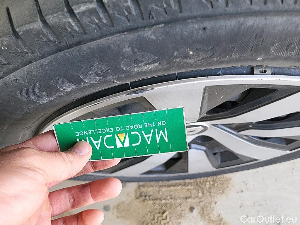  Renault  Clio RENAULT  / 2019 / 5P / berlina con portón Equilibre Blue dCi 74kW (100CV) #24