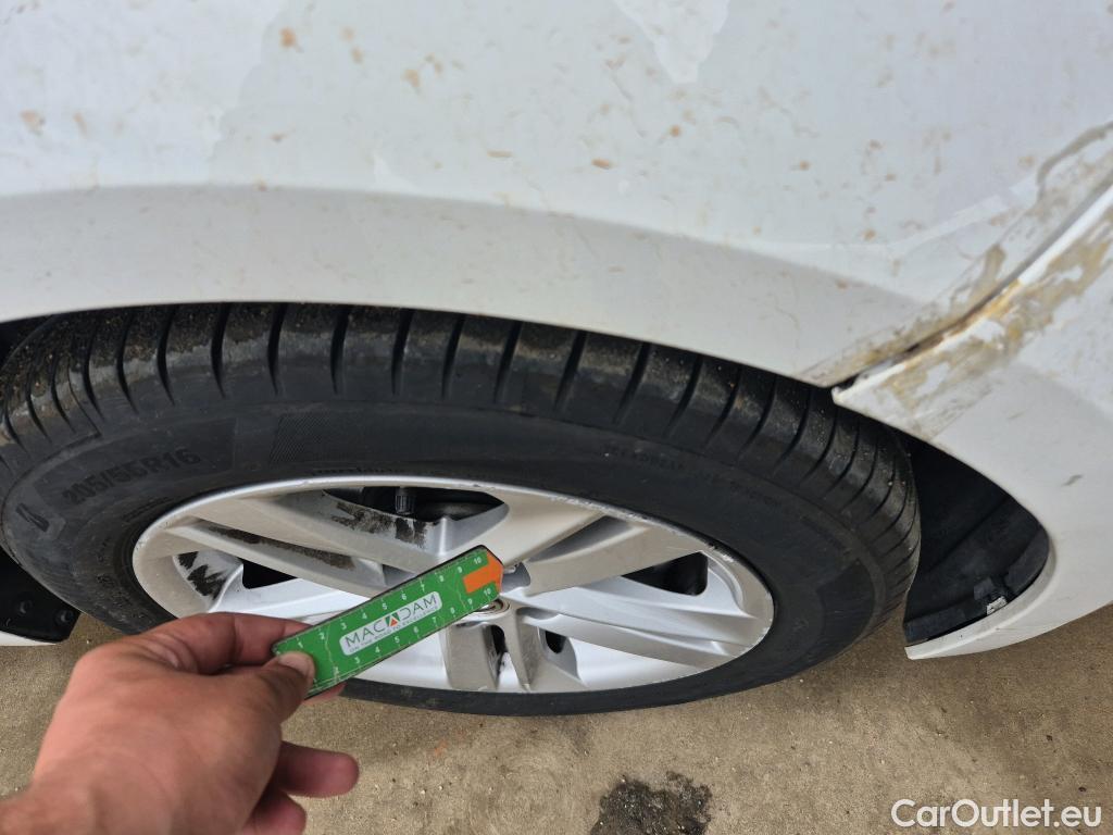  Toyota  Corolla TOYOTA  / 2019 / 5P / familiar 1.8 125H ACTIVE TECH E-CVT TOU SPORT #27