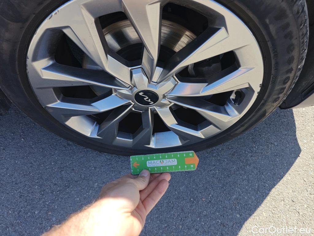  KIA  Sorento KIA  / 2020 / 5P / todoterreno 2.2 CRDi Emotion DCT 4x4 7pl (P.Luxury) #17