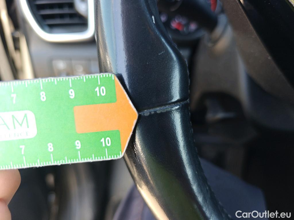  KIA  Sportage KIA  1.6MHEV Drive 100kW(136CV) 4x2(Crist Tintados) #25