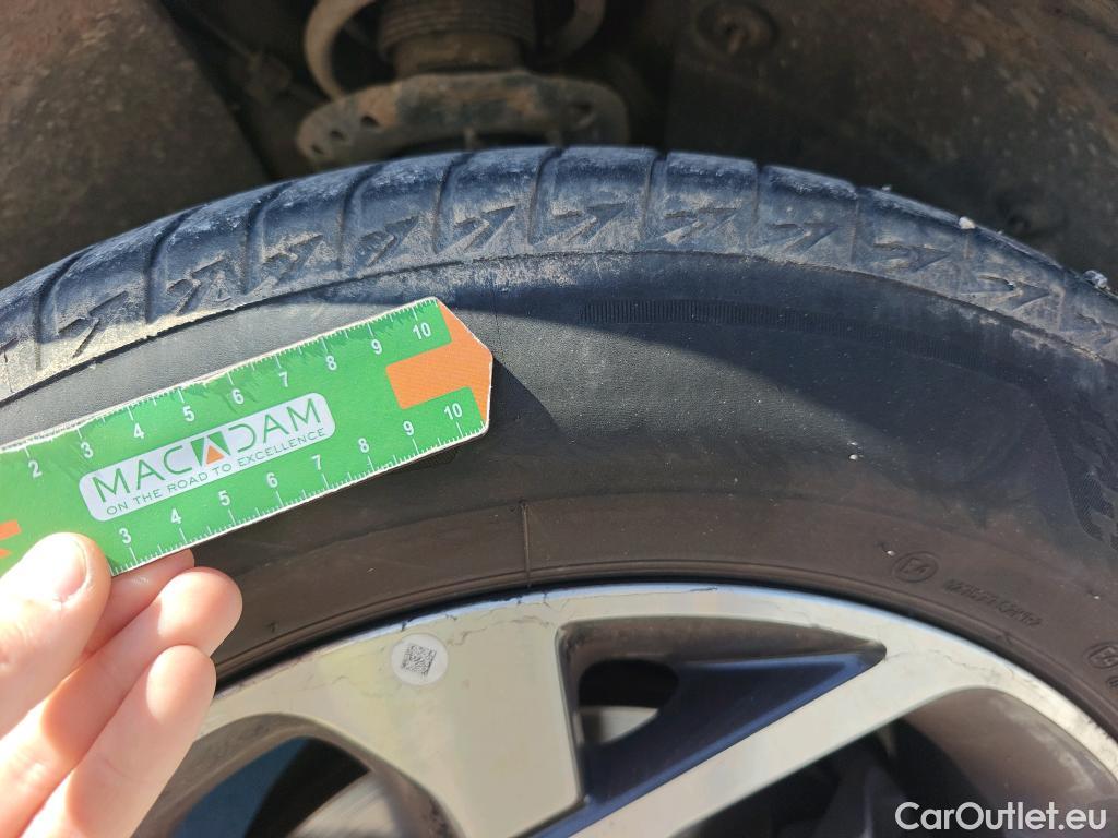  KIA  Sportage KIA  1.6MHEV Drive 100kW(136CV) 4x2(Crist Tintados) #54