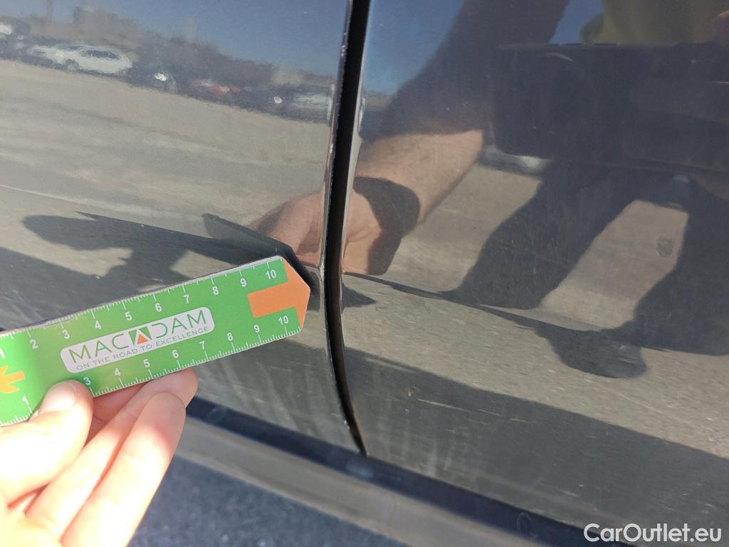  KIA  Sportage KIA  1.6MHEV Drive 100kW(136CV) 4x2(Crist Tintados) #45