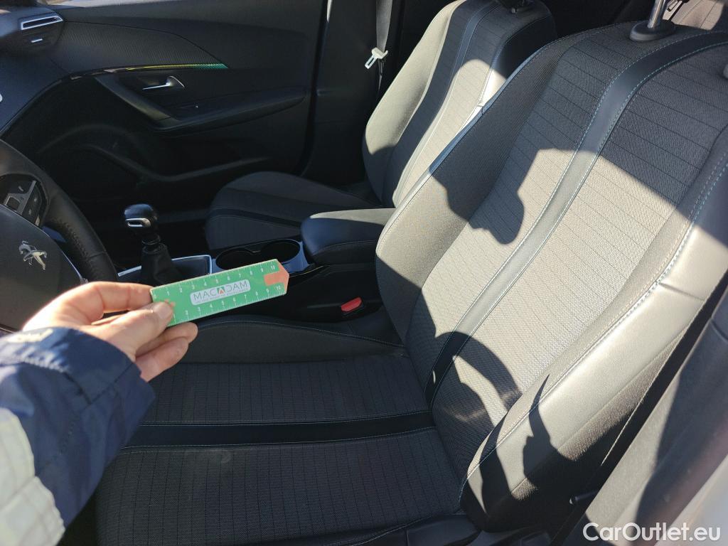  Peugeot  2008 PEUGEOT  / 2019 / 5P / todoterreno Allure BlueHDI 81kW (110CV) #20