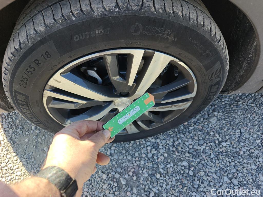  Peugeot  3008 PEUGEOT  / 2020 / 5P / todoterreno 1.5 BlueHDi 96kW S&S Allure Pack EAT8 #7