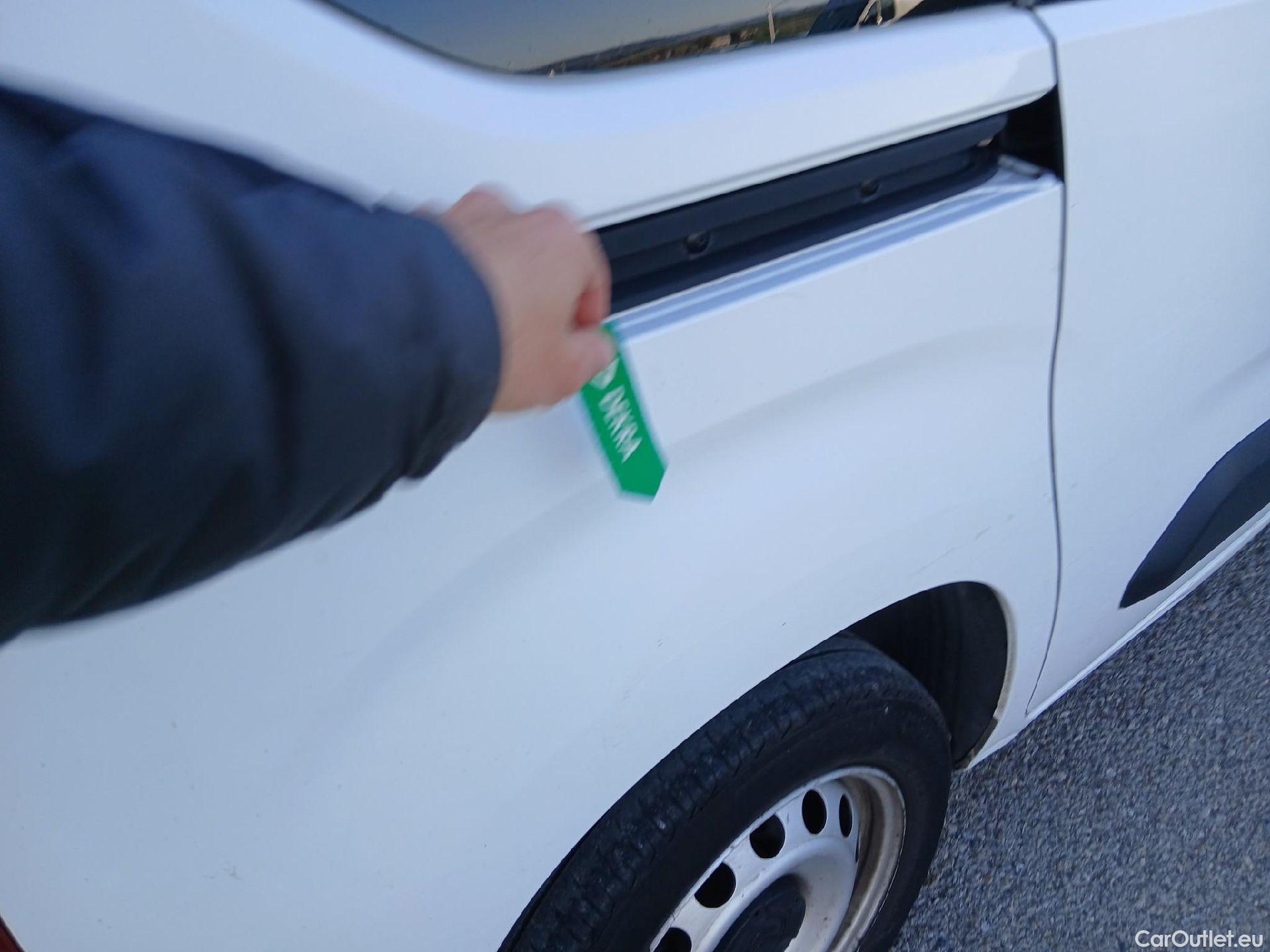  Citroen  Berlingo CITROEN  / 2018 / 4P / combi Talla M BlueHDi 100 LIVE (AC) #22