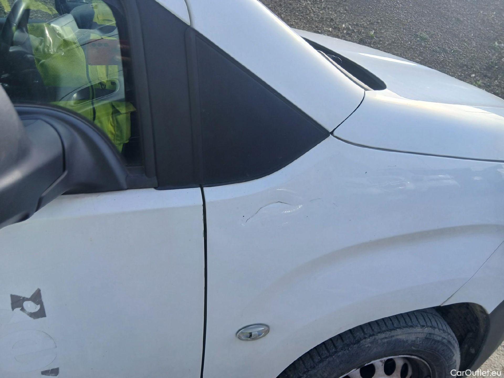  Citroen  Berlingo CITROEN  / 2018 / 4P / combi Talla M BlueHDi 100 LIVE (AC) #28