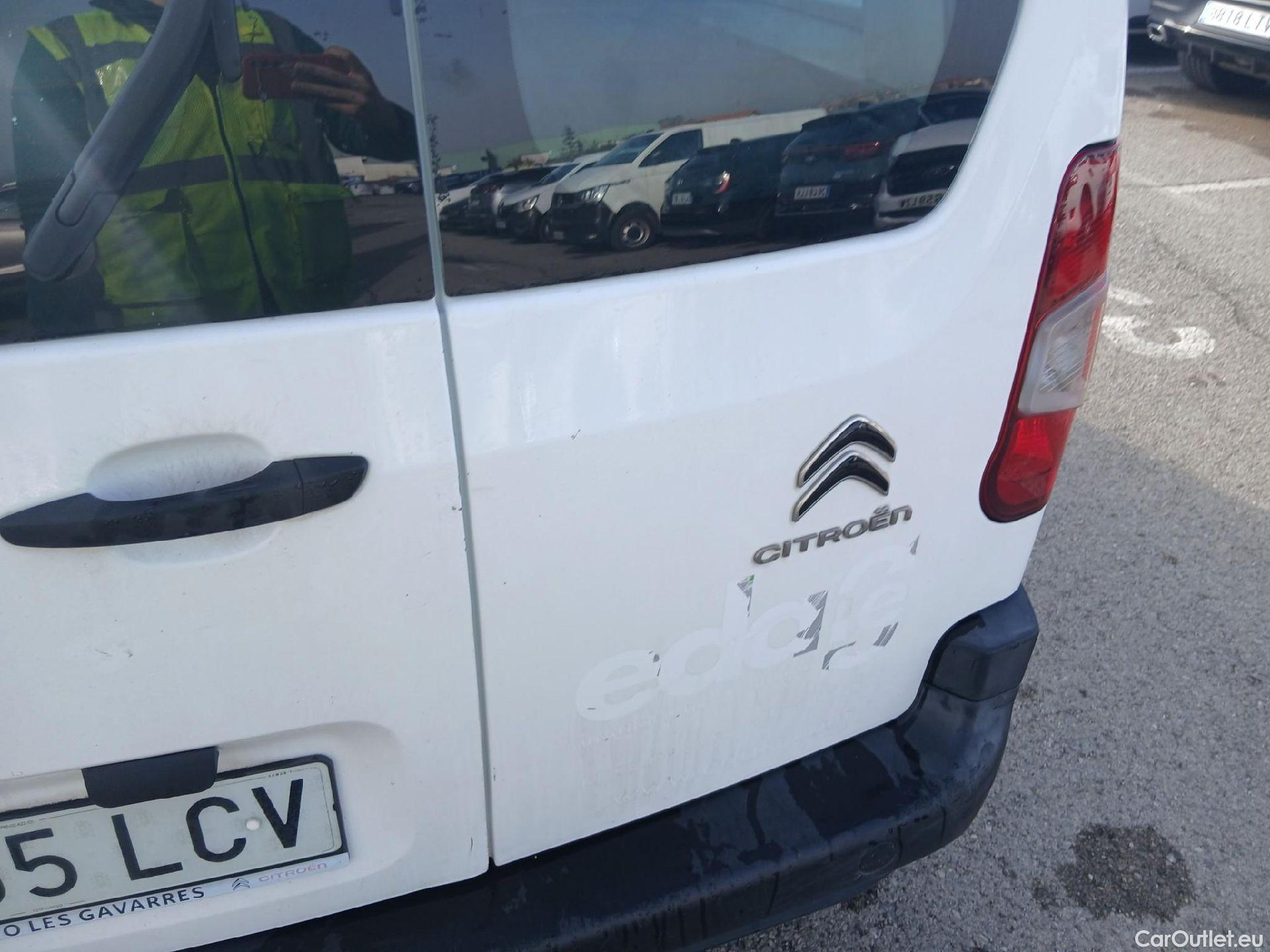  Citroen  Berlingo CITROEN  / 2018 / 4P / combi Talla M BlueHDi 100 LIVE (AC) #20