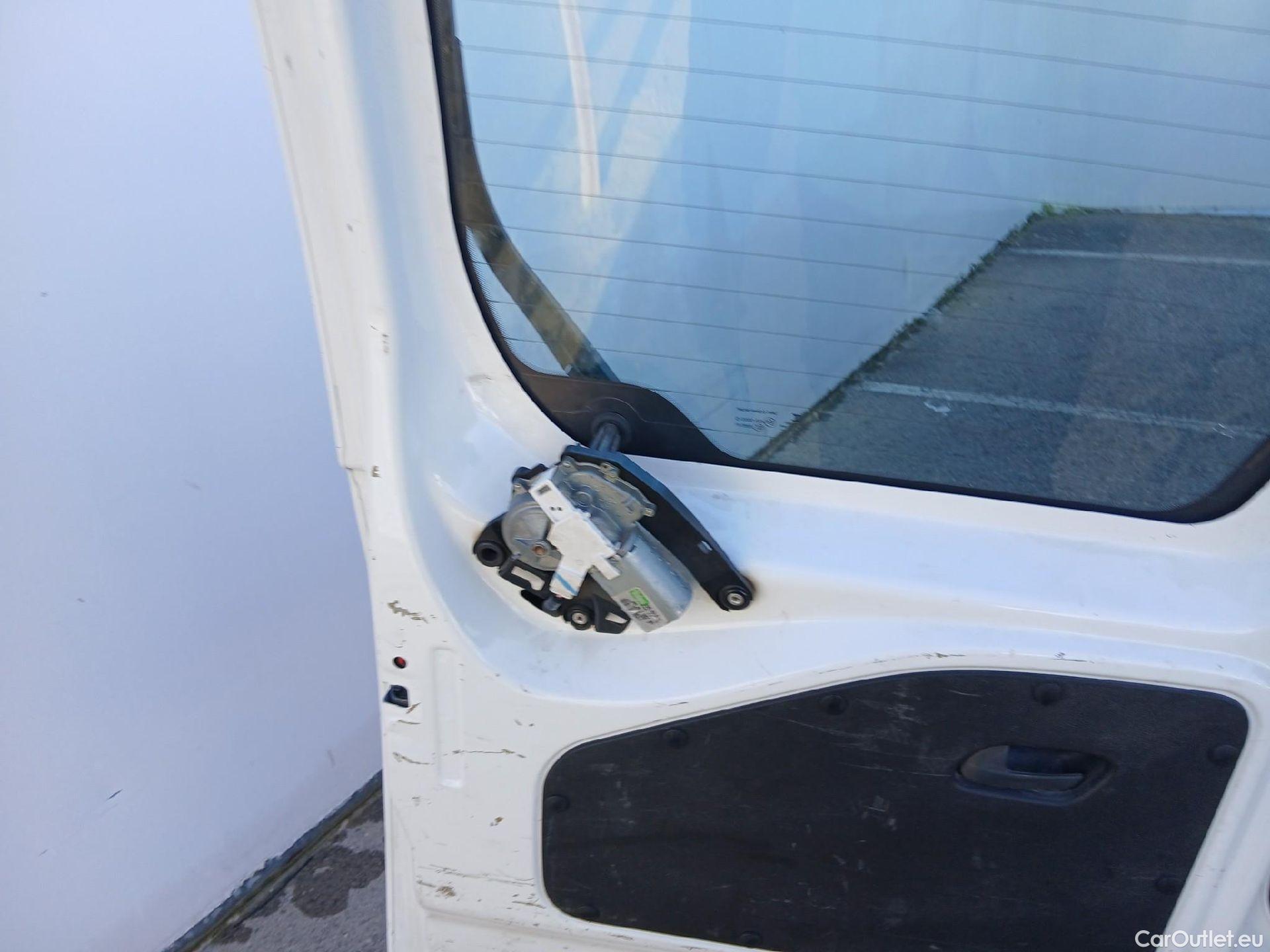  Citroen  Berlingo CITROEN  / 2018 / 4P / combi Talla M BlueHDi 100 LIVE (AC) #36