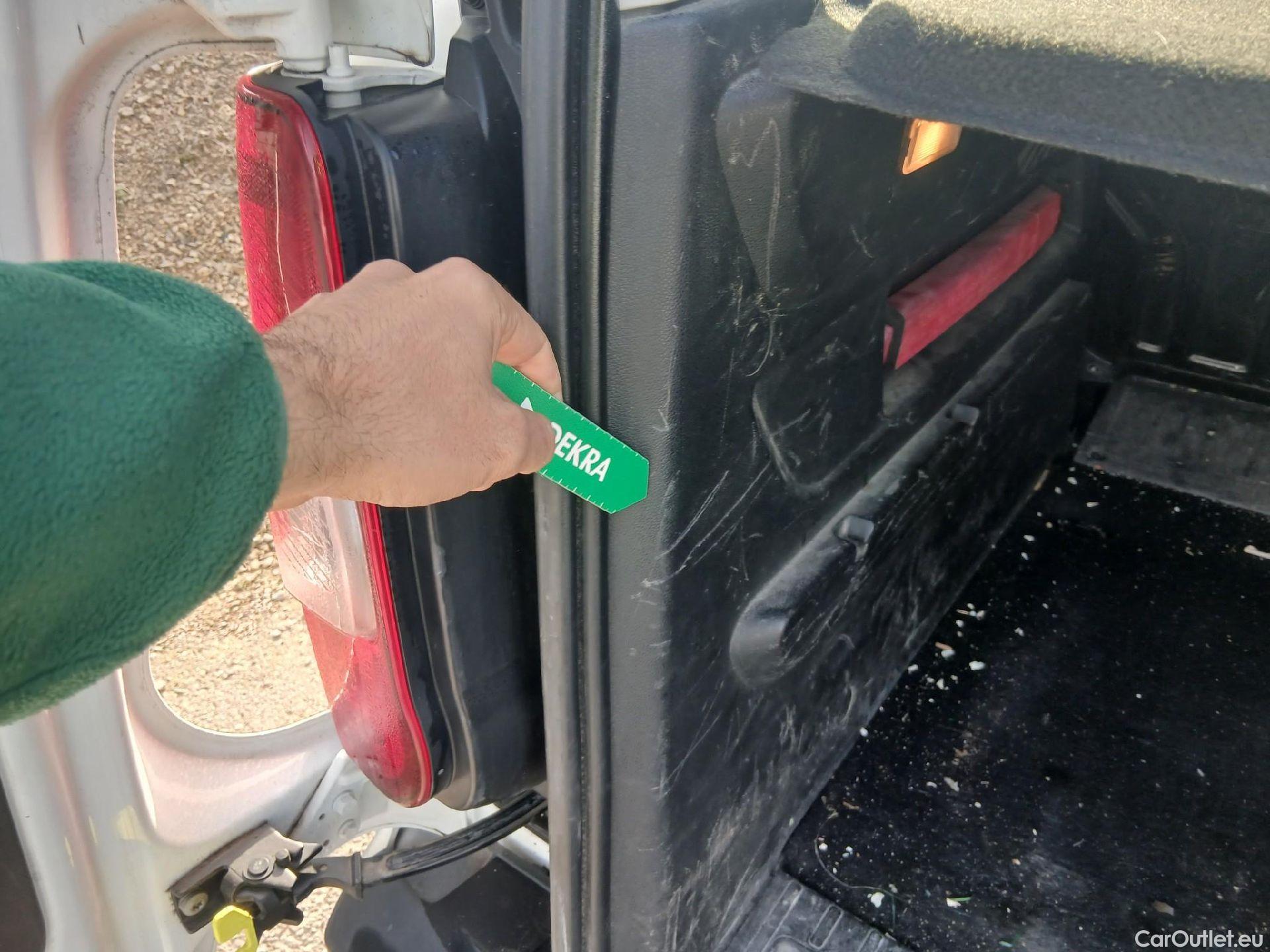  Citroen  Berlingo CITROEN  / 2018 / 4P / combi Talla M BlueHDi 100 LIVE (AC) #36