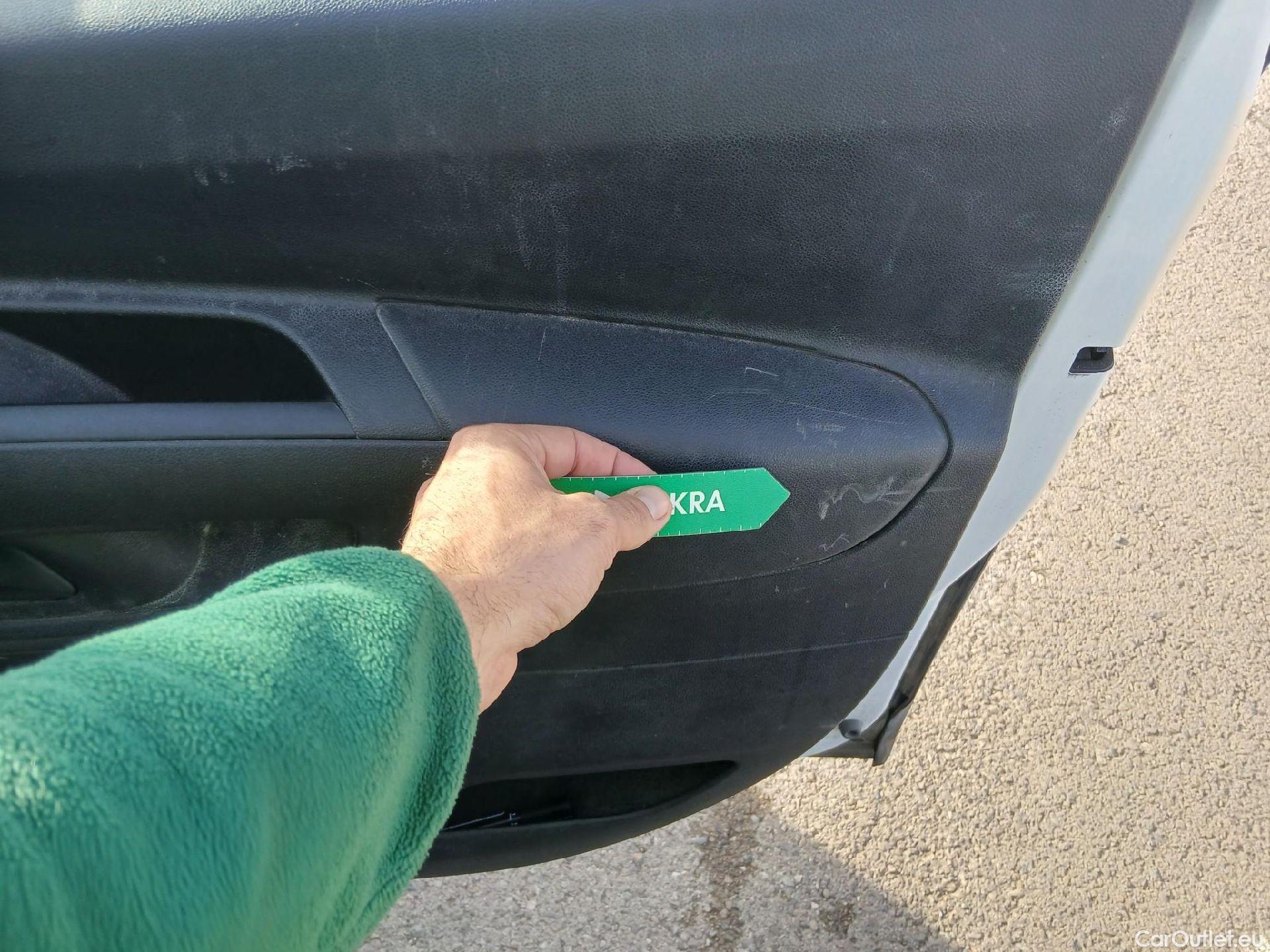  Citroen  Berlingo CITROEN  / 2018 / 4P / combi Talla M BlueHDi 100 LIVE (AC) #29