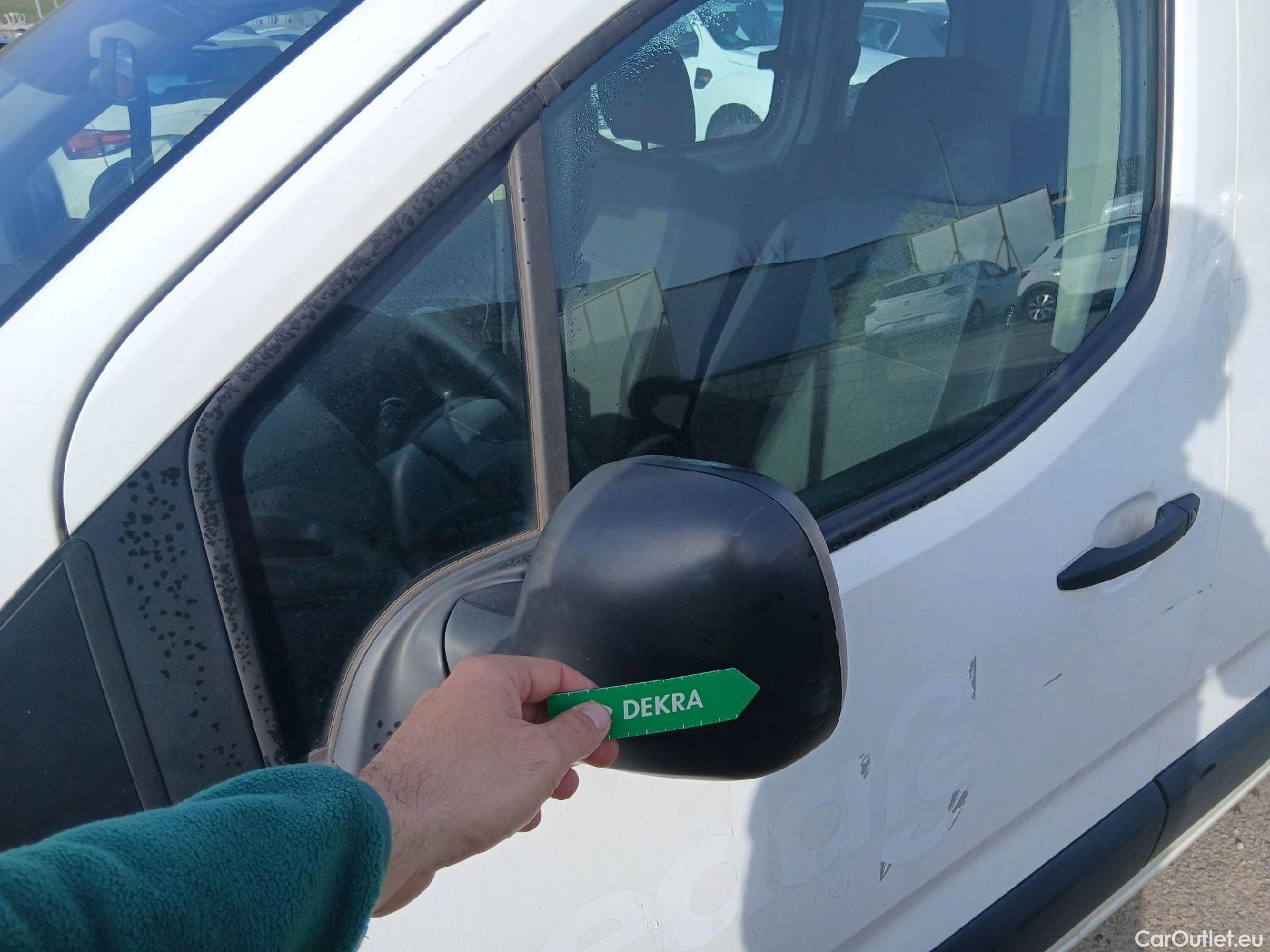  Citroen  Berlingo CITROEN  / 2018 / 4P / combi Talla M BlueHDi 100 LIVE (AC) #10