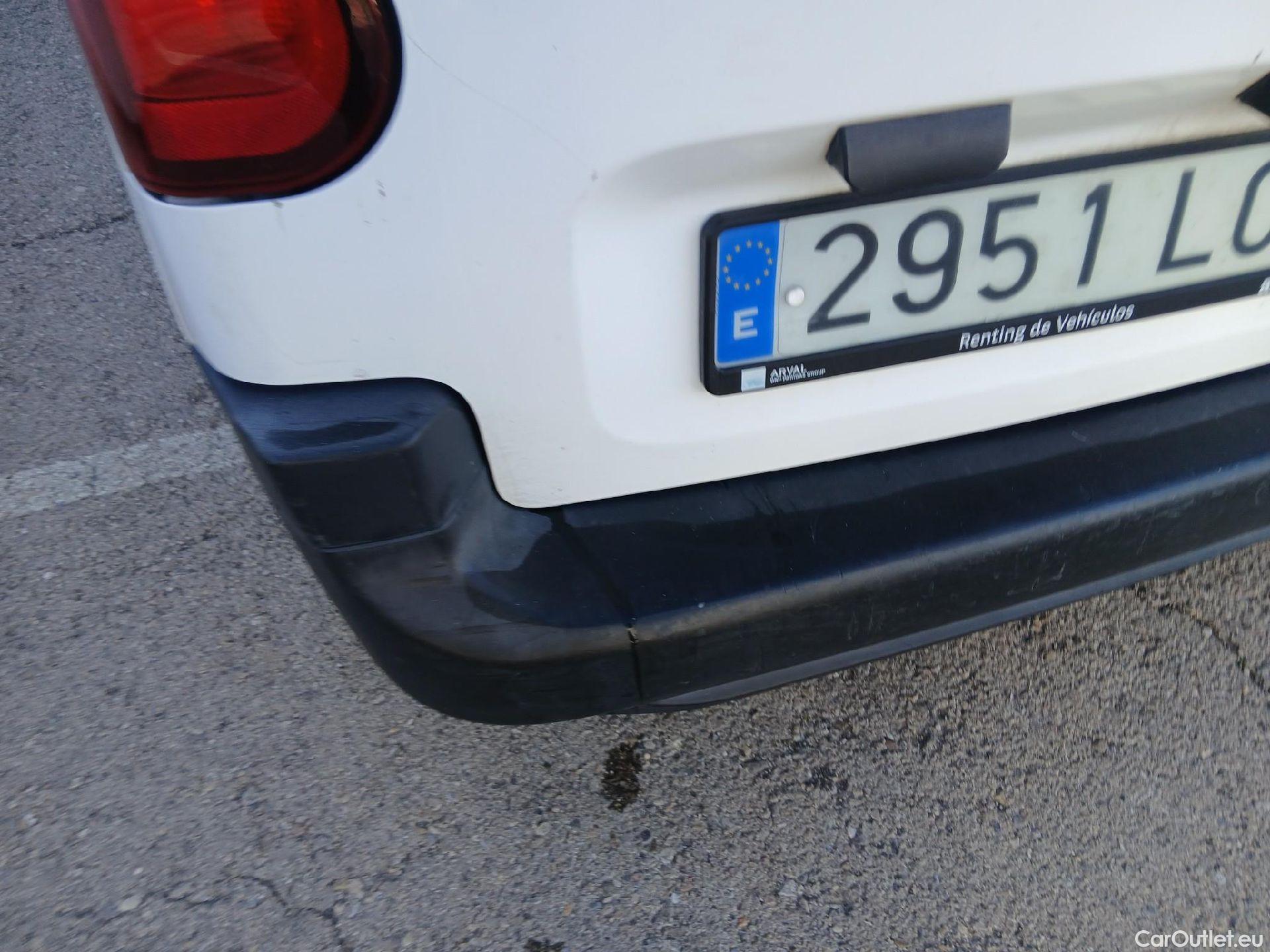  Citroen  Berlingo CITROEN  / 2018 / 4P / combi Talla M BlueHDi 100 LIVE (AC) #15