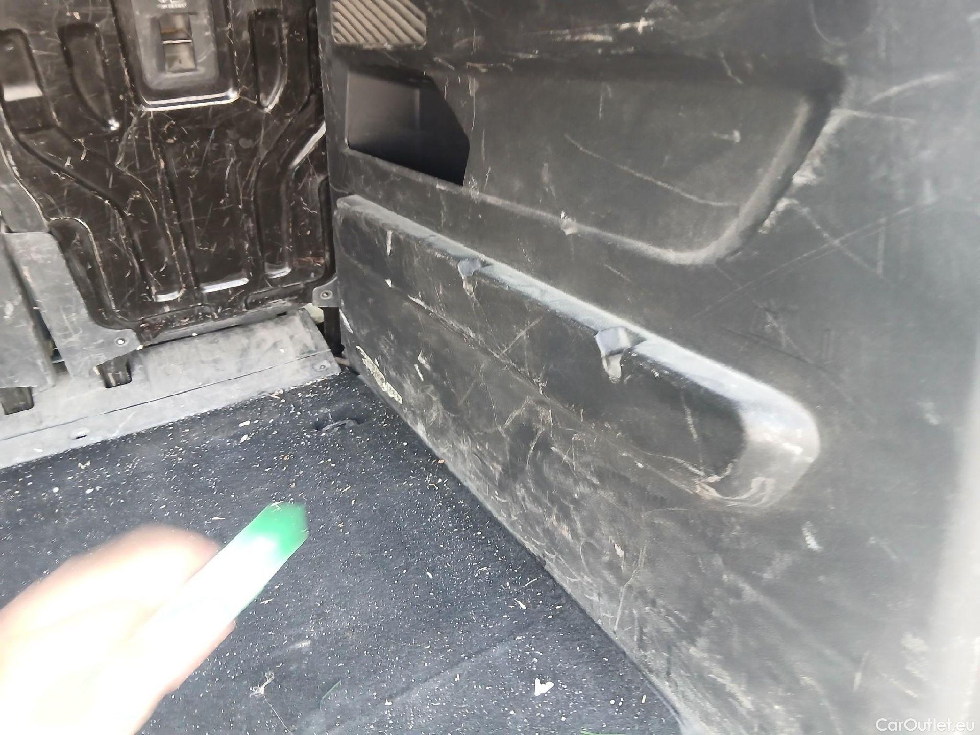  Citroen  Berlingo CITROEN  / 2018 / 4P / combi Talla M BlueHDi 100 LIVE (AC) #37