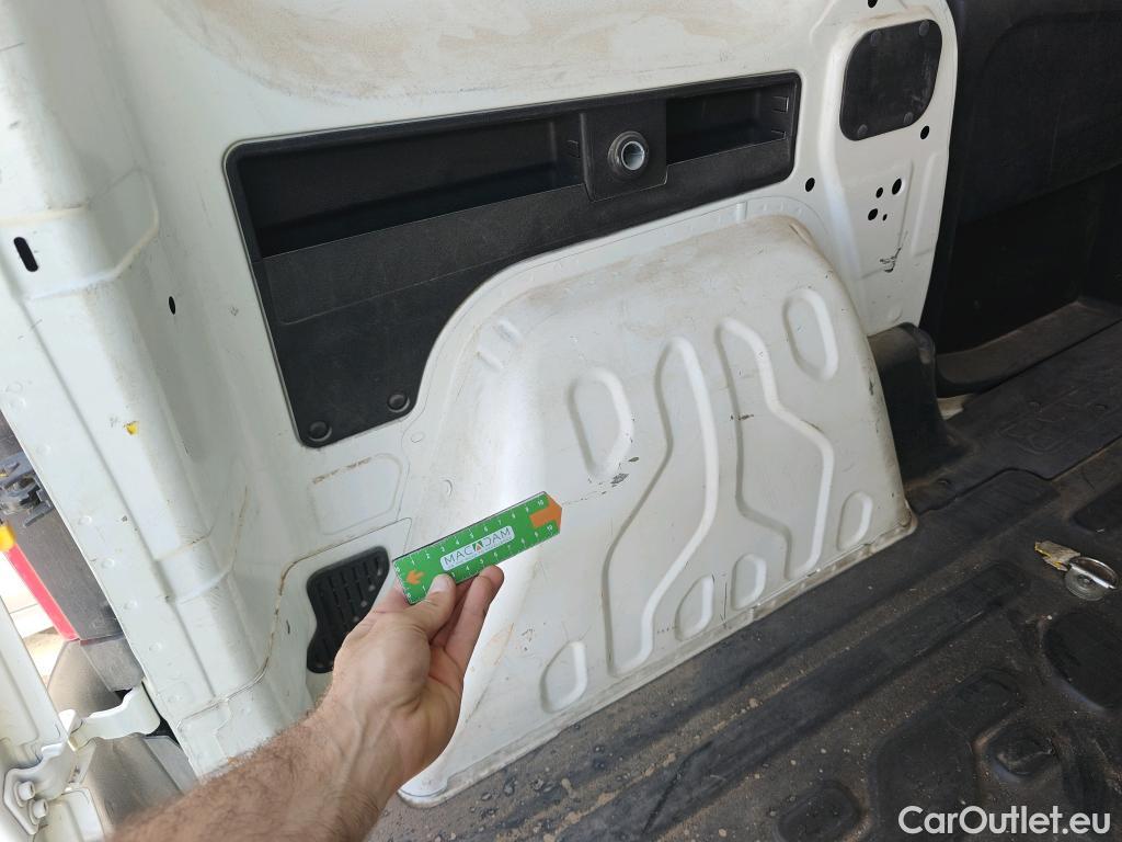  Fiat  Doblo FIAT Doblò Cargo/2015/4P/furgón derivado de turismo Cargo SX 1.3 Mjet 70 kW (95 CV) #49