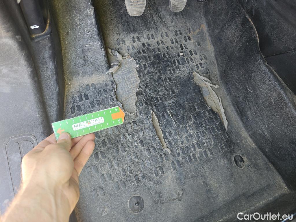  Fiat  Doblo FIAT Doblò Cargo/2015/4P/furgón derivado de turismo Cargo SX 1.3 Mjet 70 kW (95 CV) #18