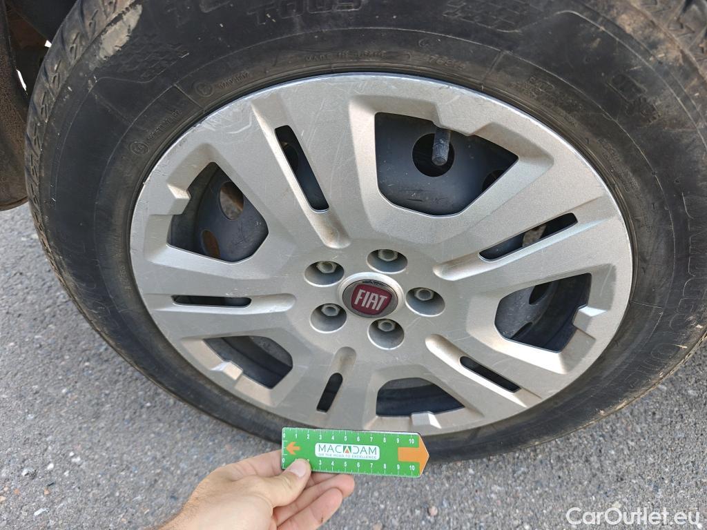  Fiat  Doblo FIAT Doblò Cargo/2015/4P/furgón derivado de turismo Cargo SX 1.3 Mjet 70 kW (95 CV) #72