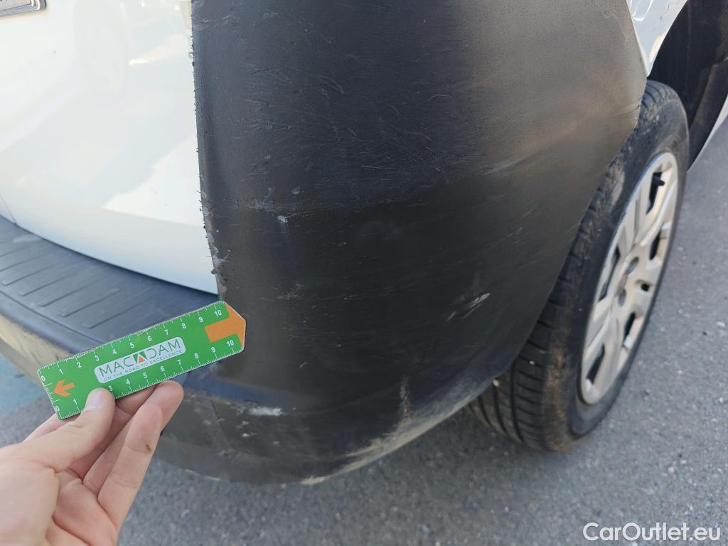  Fiat  Doblo FIAT Doblò Cargo/2015/4P/furgón derivado de turismo Cargo SX 1.3 Mjet 70 kW (95 CV) #44