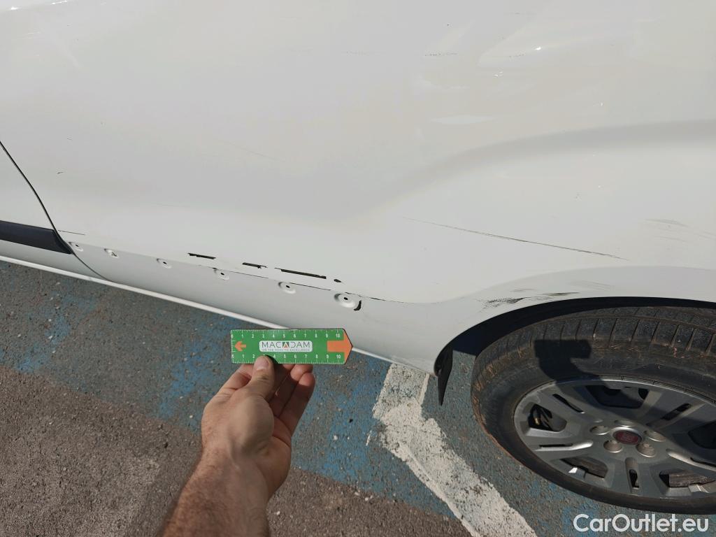  Fiat  Doblo FIAT Doblò Cargo/2015/4P/furgón derivado de turismo Cargo SX 1.3 Mjet 70 kW (95 CV) #56