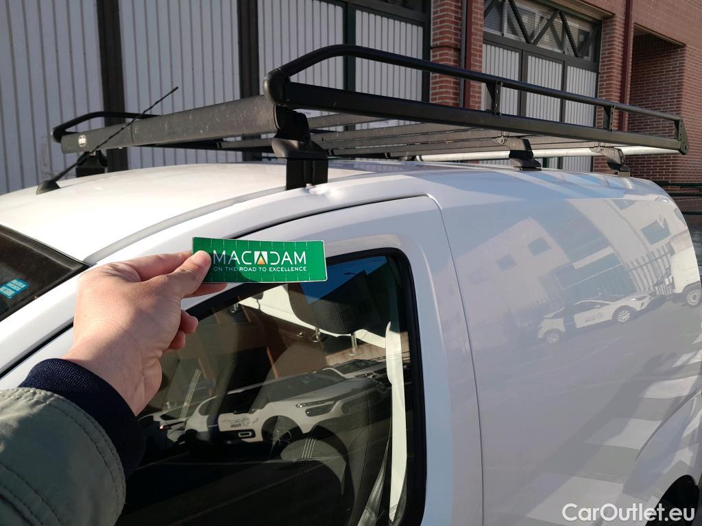  Fiat  Fiorino FIAT  / 2016 / 3P / furgón derivado de turismo Cargo Base 1.4 Natural Power 51kW (70CV) ** #7