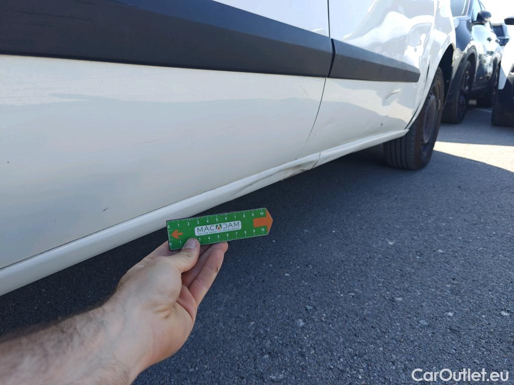  Fiat  Doblo FIAT Doblò Cargo/2015/4P/furgón derivado de turismo Cargo SX 1.3 Mjet 70 kW (95 CV) #24