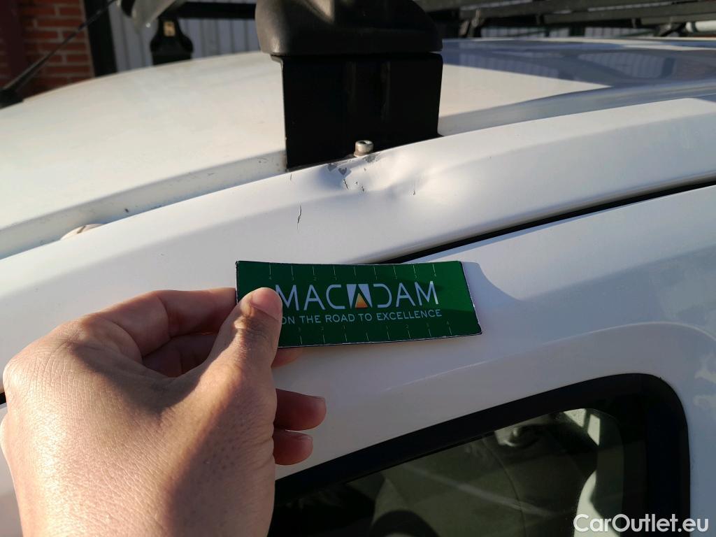  Fiat  Fiorino FIAT  / 2016 / 3P / furgón derivado de turismo Cargo Base 1.4 Natural Power 51kW (70CV) ** #8