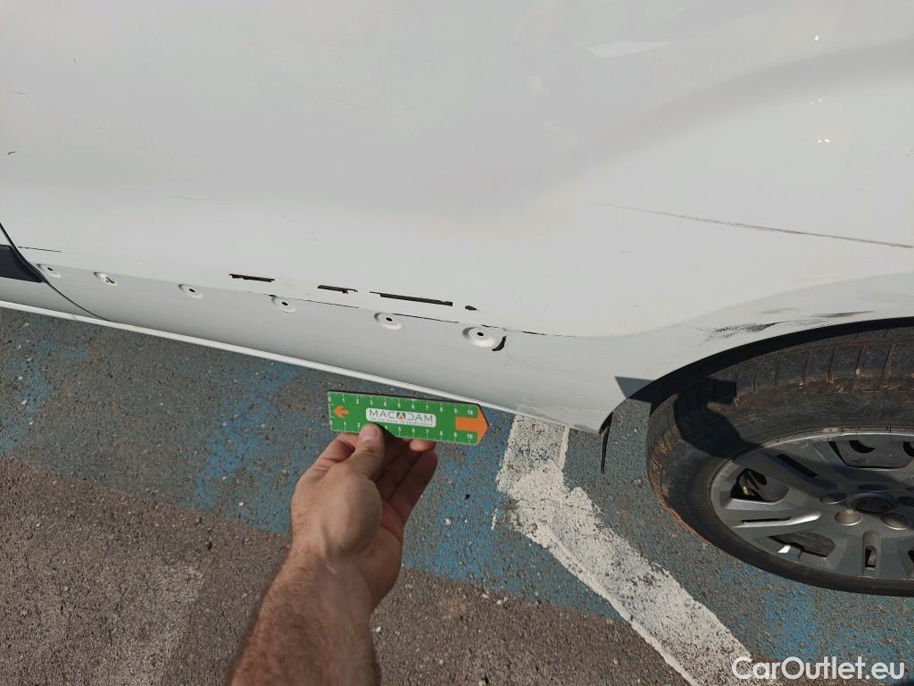  Fiat  Doblo FIAT Doblò Cargo/2015/4P/furgón derivado de turismo Cargo SX 1.3 Mjet 70 kW (95 CV) #57