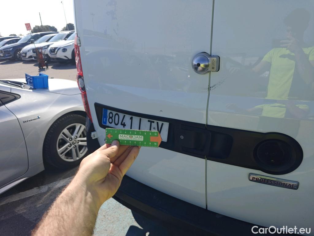  Fiat  Doblo FIAT Doblò Cargo/2015/4P/furgón derivado de turismo Cargo SX 1.3 Mjet 70 kW (95 CV) #35