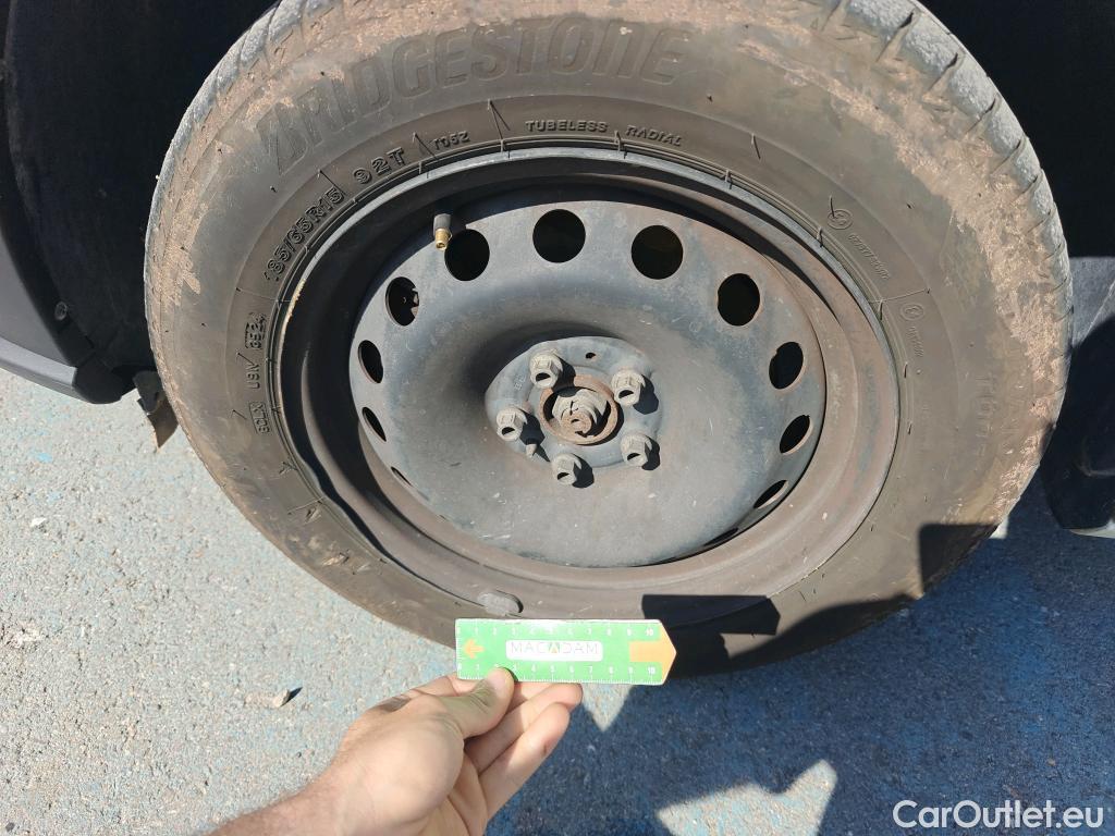  Fiat  Doblo FIAT Doblò Cargo/2015/4P/furgón derivado de turismo Cargo SX 1.3 Mjet 70 kW (95 CV) #76