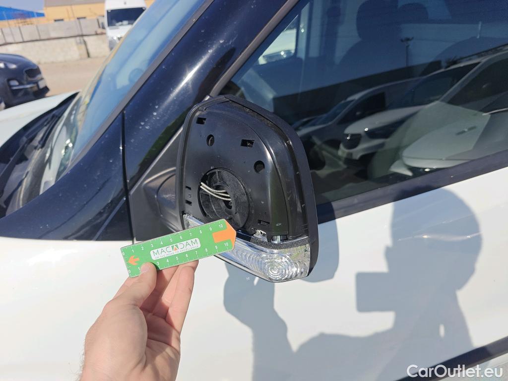  Fiat  Doblo FIAT Doblò Cargo/2015/4P/furgón derivado de turismo Cargo SX 1.3 Mjet 70 kW (95 CV) #69