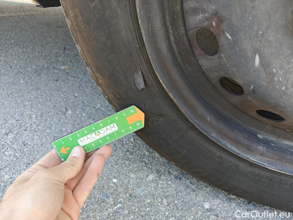  Fiat  Doblo FIAT Doblò Cargo/2015/4P/furgón derivado de turismo Cargo SX 1.3 Mjet 70 kW (95 CV) #58