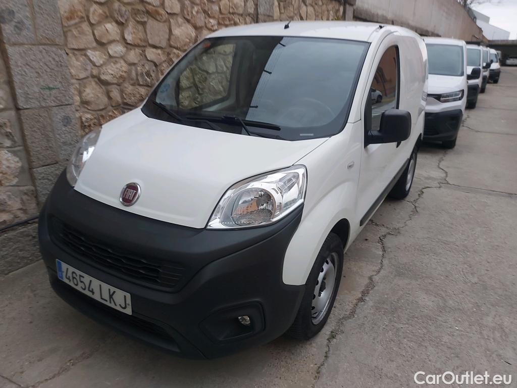  Fiat  Fiorino FIAT  / 2016 / 3P / furgón derivado de turismo Cargo Base 1.4 Natural Power 51kW (70CV) * #12