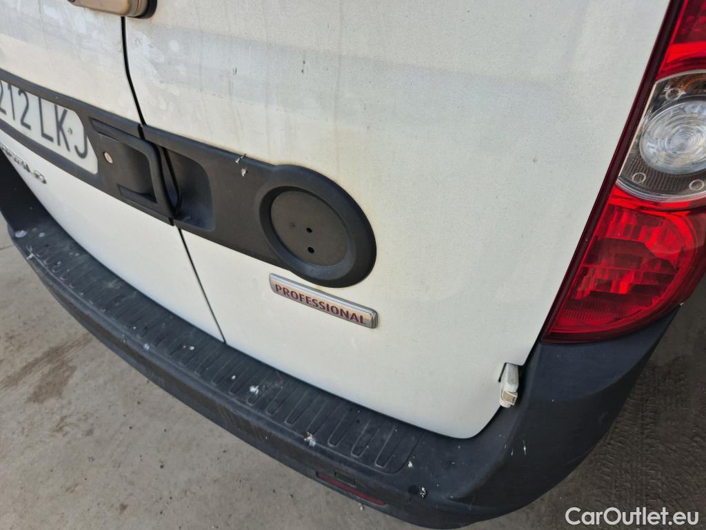  Fiat  Doblo FIAT Doblò Cargo/2015/3P/furgón derivado de turismo Cargo Base Plus 1.3 Mjet 70kW (95CV) #19