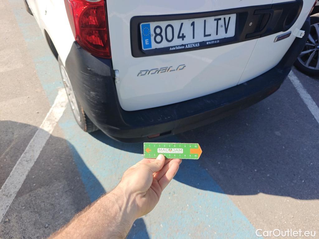  Fiat  Doblo FIAT Doblò Cargo/2015/4P/furgón derivado de turismo Cargo SX 1.3 Mjet 70 kW (95 CV) #38