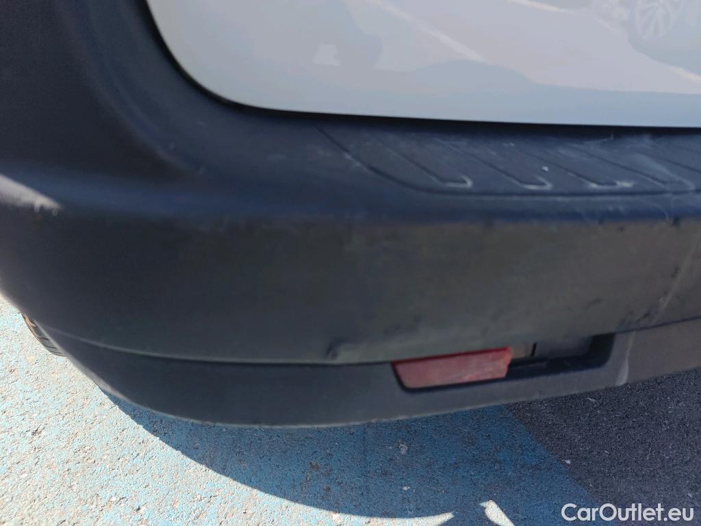  Fiat  Doblo FIAT Doblò Cargo/2015/4P/furgón derivado de turismo Cargo SX 1.3 Mjet 70 kW (95 CV) #40