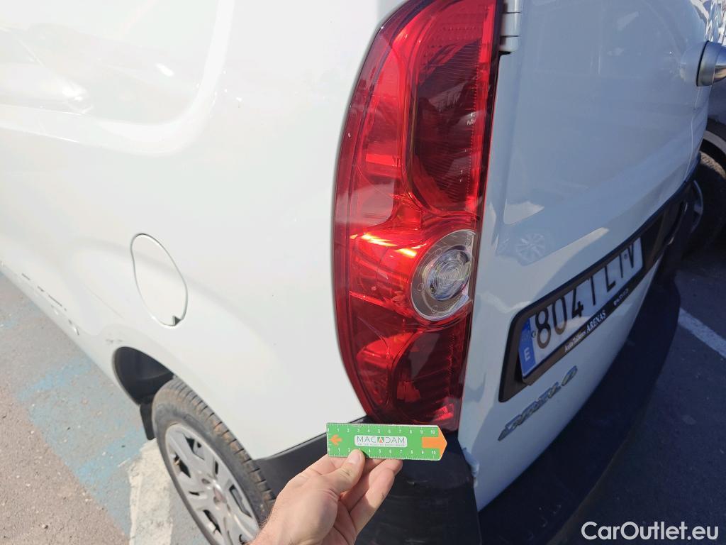  Fiat  Doblo FIAT Doblò Cargo/2015/4P/furgón derivado de turismo Cargo SX 1.3 Mjet 70 kW (95 CV) #85