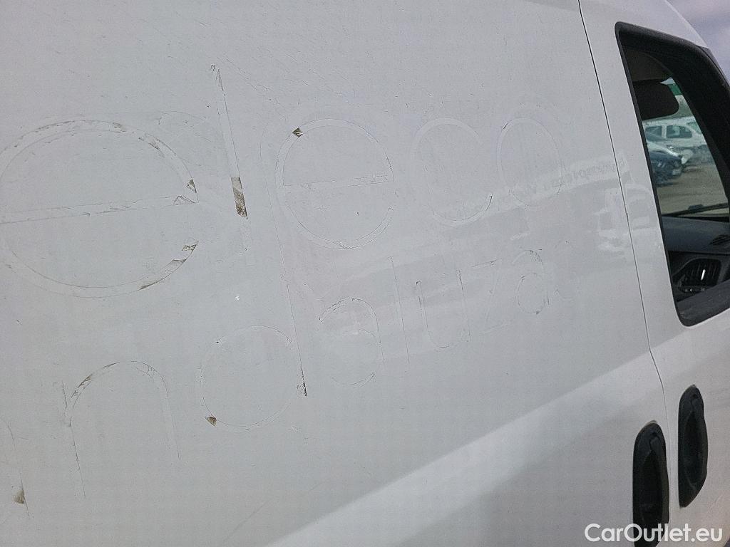  Fiat  Doblo FIAT Doblò Cargo/2015/4P/furgón derivado de turismo Cargo SX 1.6 Mjet 66kW (90CV) (AC) #12