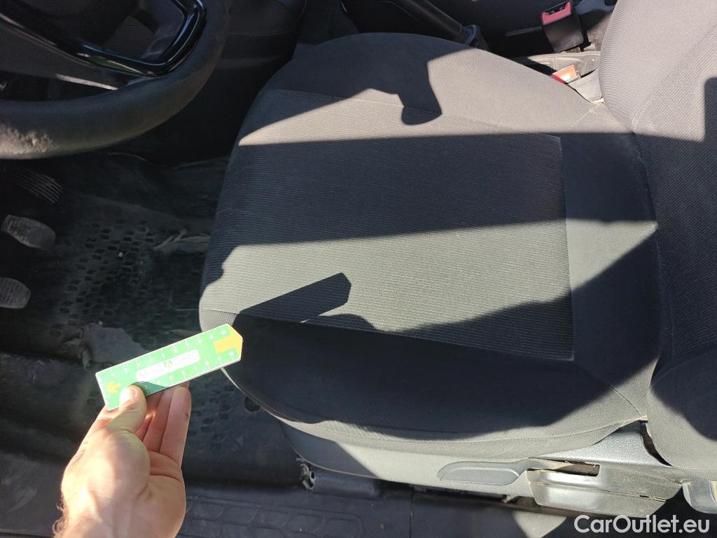  Fiat  Doblo FIAT Doblò Cargo/2015/4P/furgón derivado de turismo Cargo SX 1.3 Mjet 70 kW (95 CV) #54