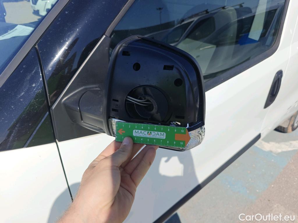  Fiat  Doblo FIAT Doblò Cargo/2015/4P/furgón derivado de turismo Cargo SX 1.3 Mjet 70 kW (95 CV) #68