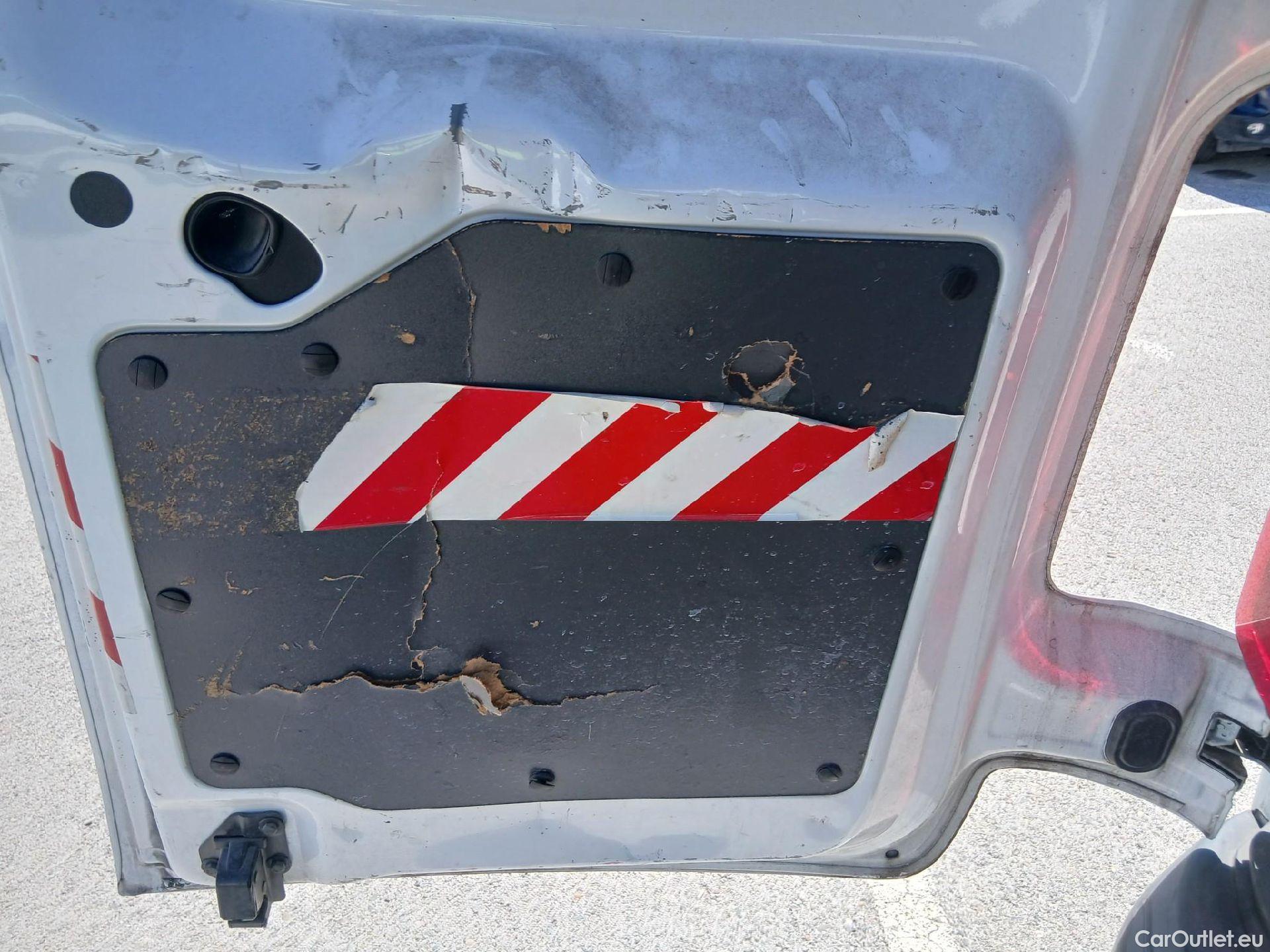  Peugeot  Expert PEUGEOT  / 2016 / 4P / furgón Furgón Pro 2.0 BlueHDi 120 S&S Standard #4