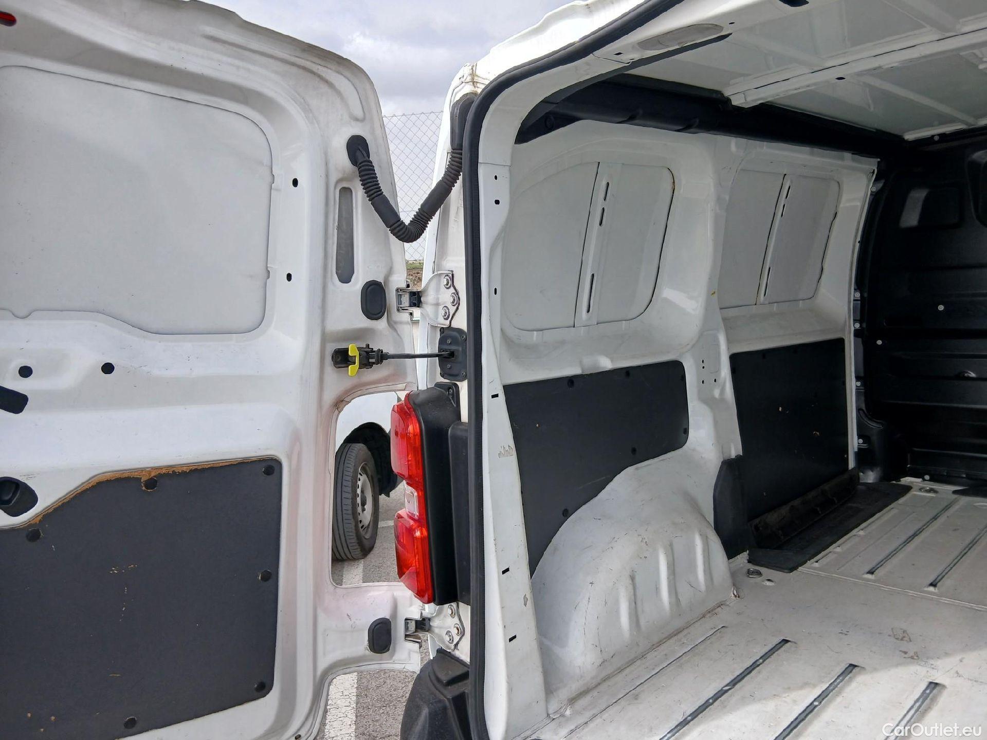  Opel  Vivaro OPEL  / 2019 / 4P / furgón 1.5 Diésel 74kW (100CV) M Std Express #24