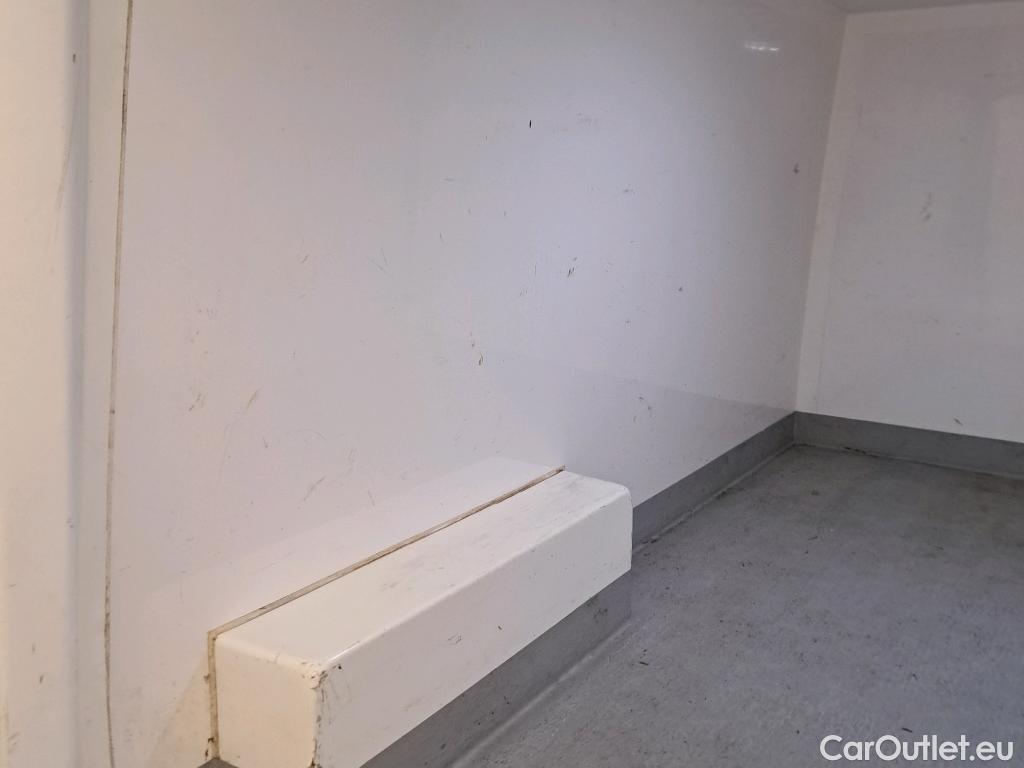  Nissan  NV300 NISSAN  / 2016 / 4P / furgón 2.0dCi 88kW (120CV) L2H1 1,2T Comfort #75