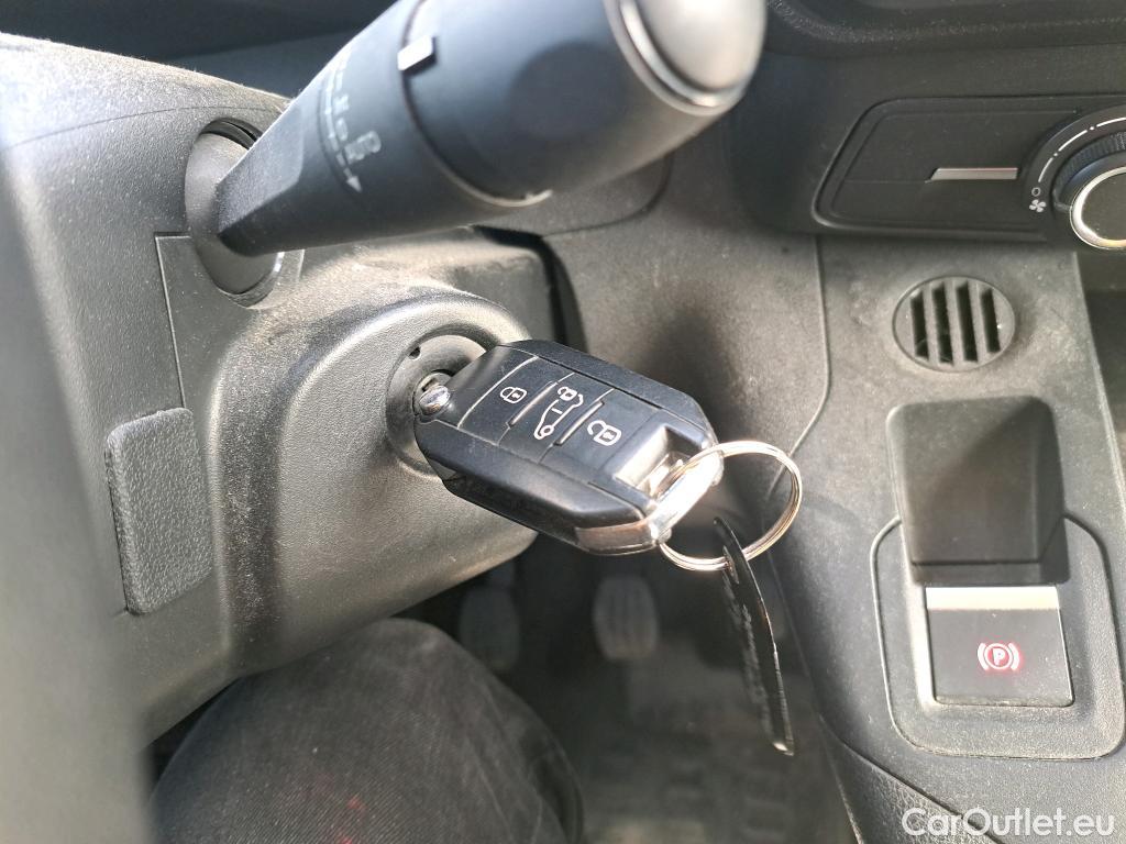  Peugeot  Partner PEUGEOT  / 2018 / 4P / furgón derivado de turismo Premium Standard 600kg BlueHDi 73kW #1