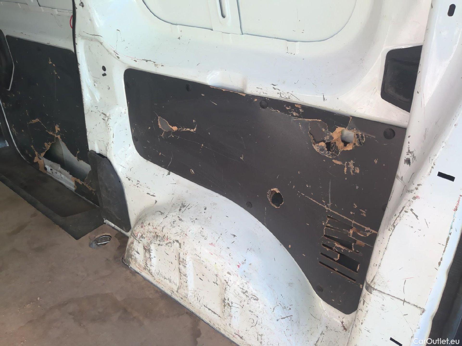  Opel  Vivaro OPEL  / 2019 / 4P / furgón  1.5 Diésel 74kW(100CV)M Std Exp #13