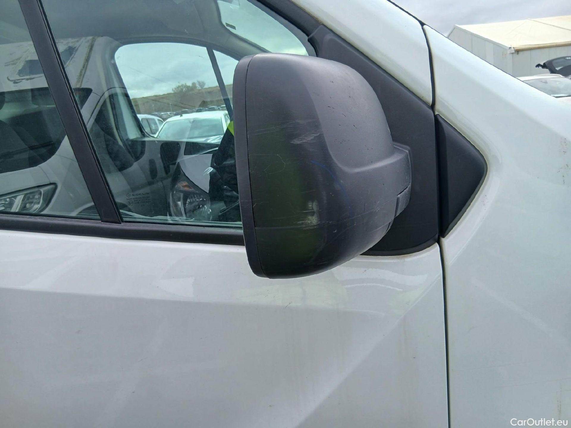  Nissan  NV300 NISSAN  / 2016 / 4P / furgón 2.0dCi 88kW (120CV) L1H1 1T Optima #42