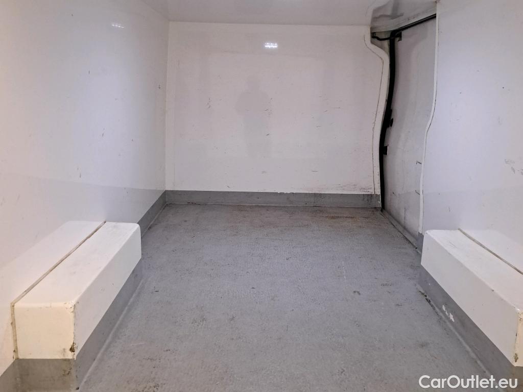  Nissan  NV300 NISSAN  / 2016 / 4P / furgón 2.0dCi 88kW (120CV) L2H1 1,2T Comfort #74